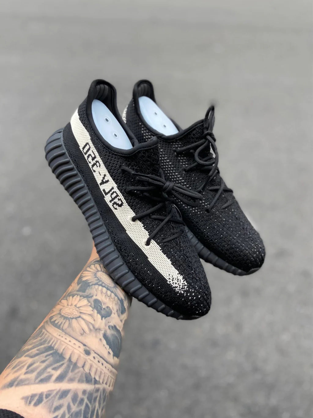 Adidas Yeezy Boost 350 V2 - Oreo - Importado