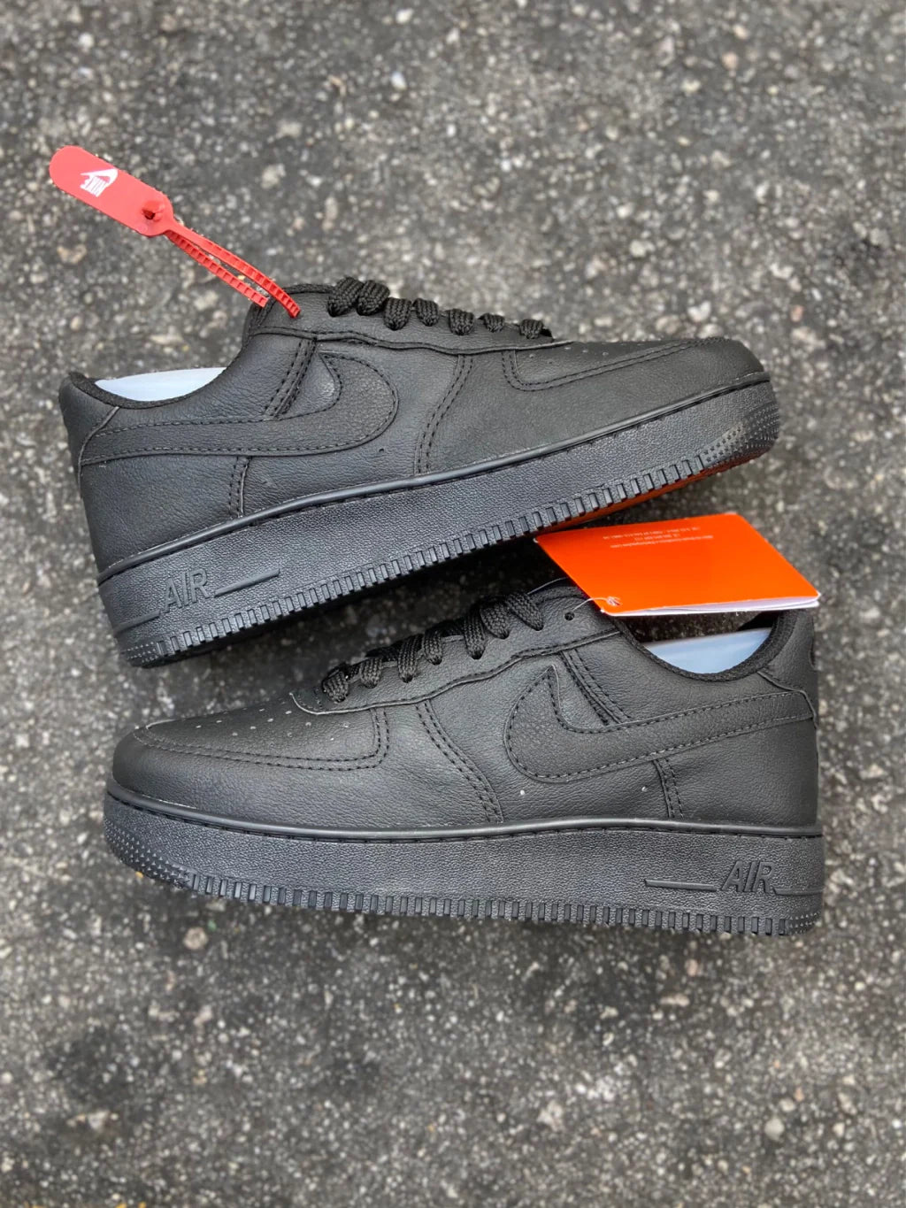 Nike Air Force 1 - Preto Couro Clássico