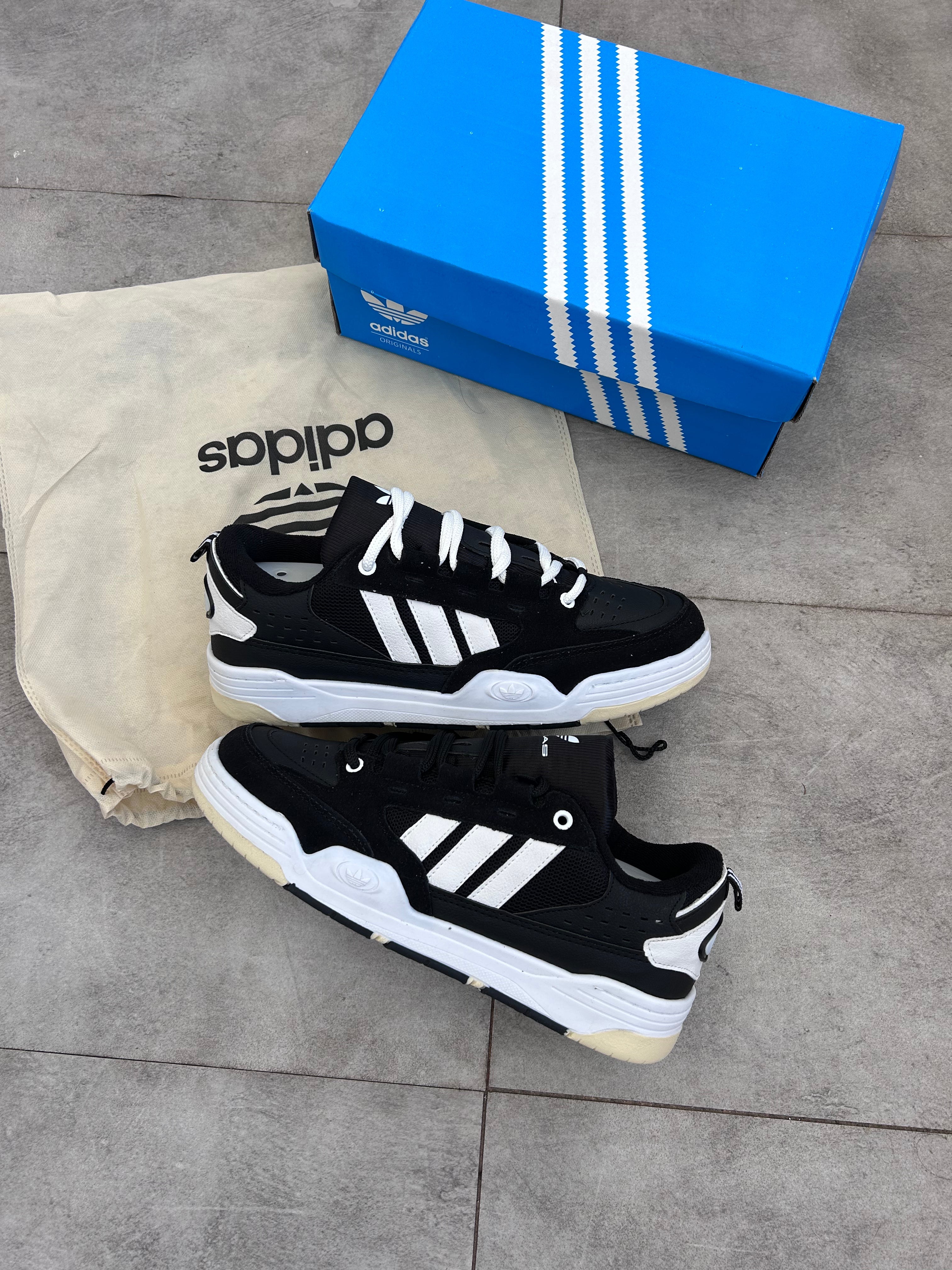 Adidas ADI2000 - Preto e Branco