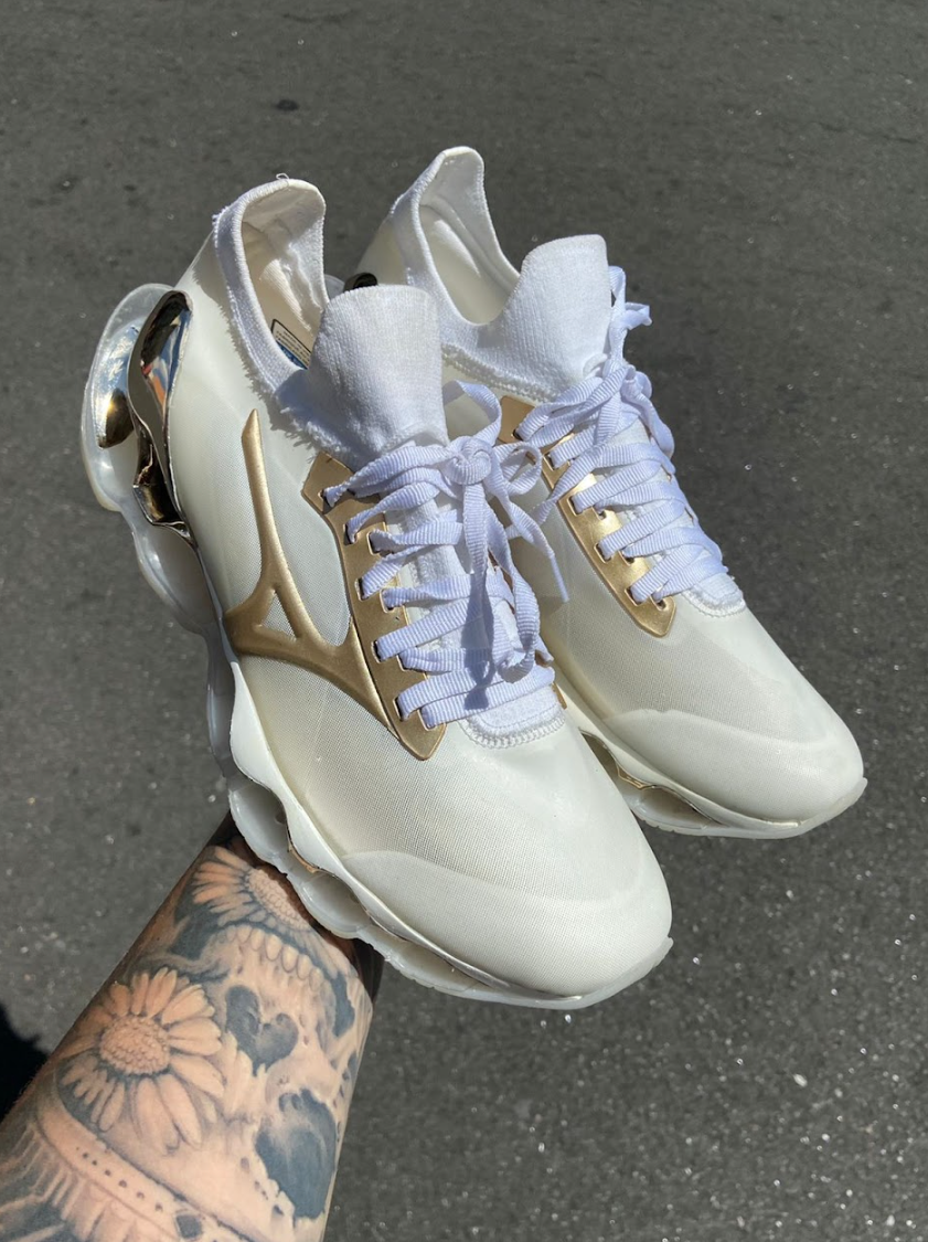Mizuno Sorayama - Branco com Dourado
