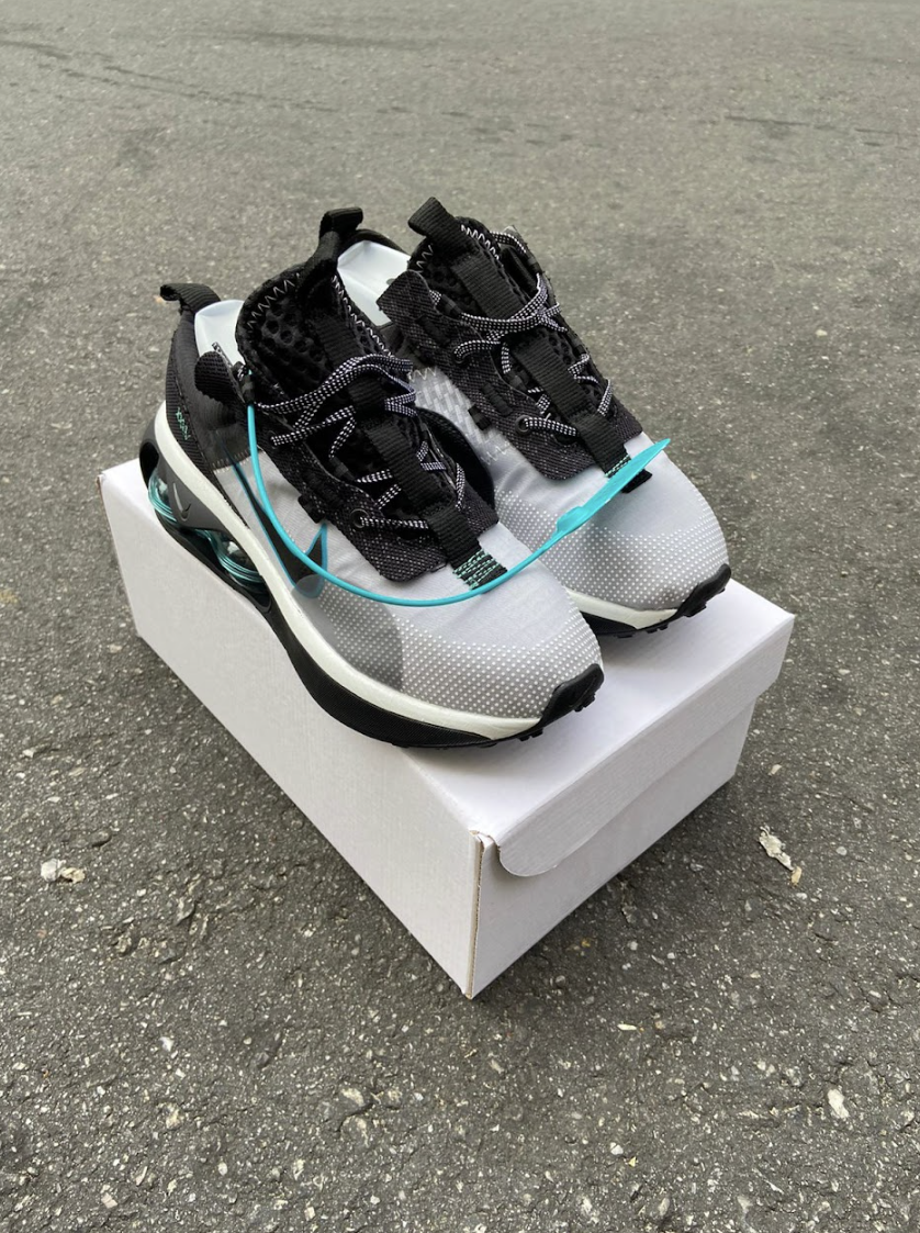 Nike Air Max 2021 - Branco e Preto/Azul