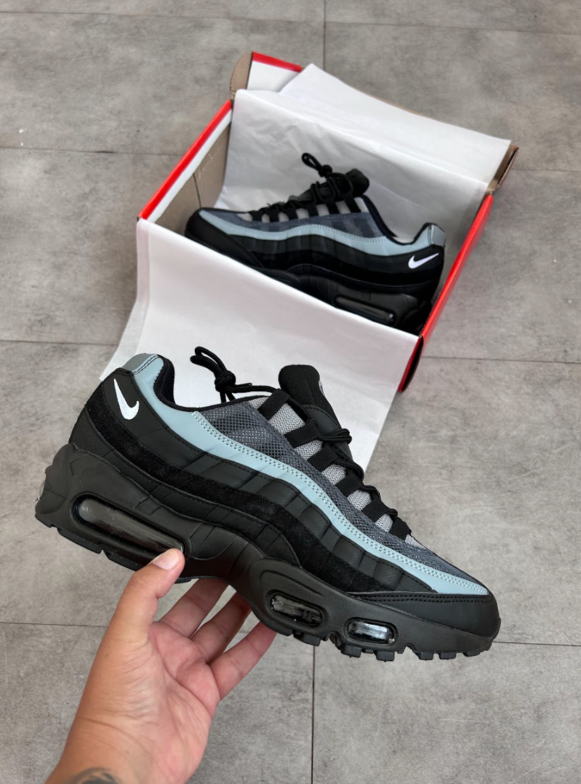 Nike Air Max 95 - Preto e Cinza