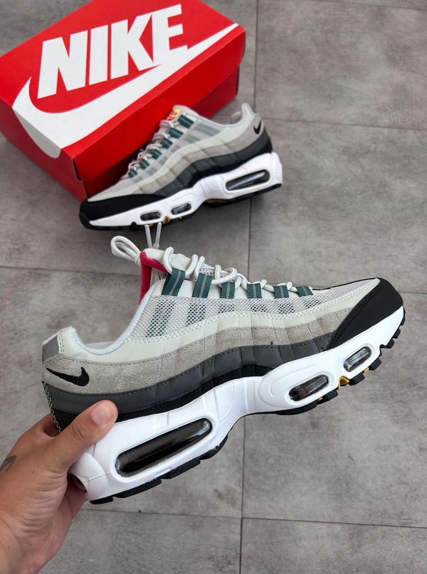 Nike Air Max 95 - Cinza, Preto e Branco