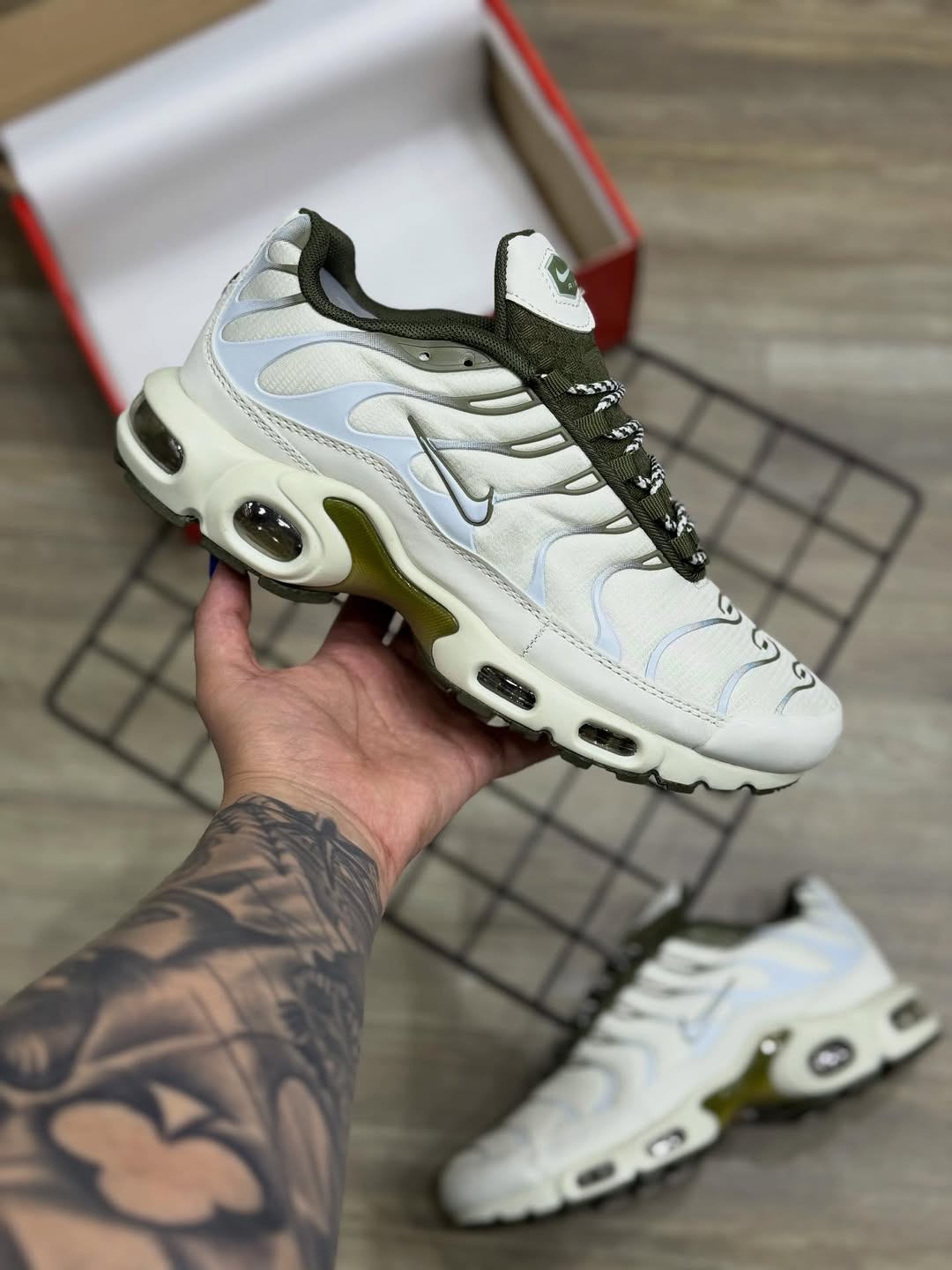 Nike Air Max TN Plus - Neutral Olive