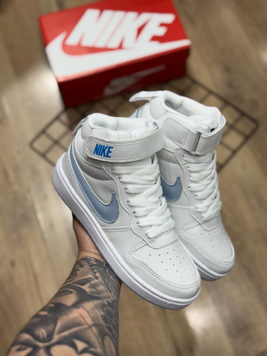 Nike Court Borough MID - Branco e Azul - Feminino