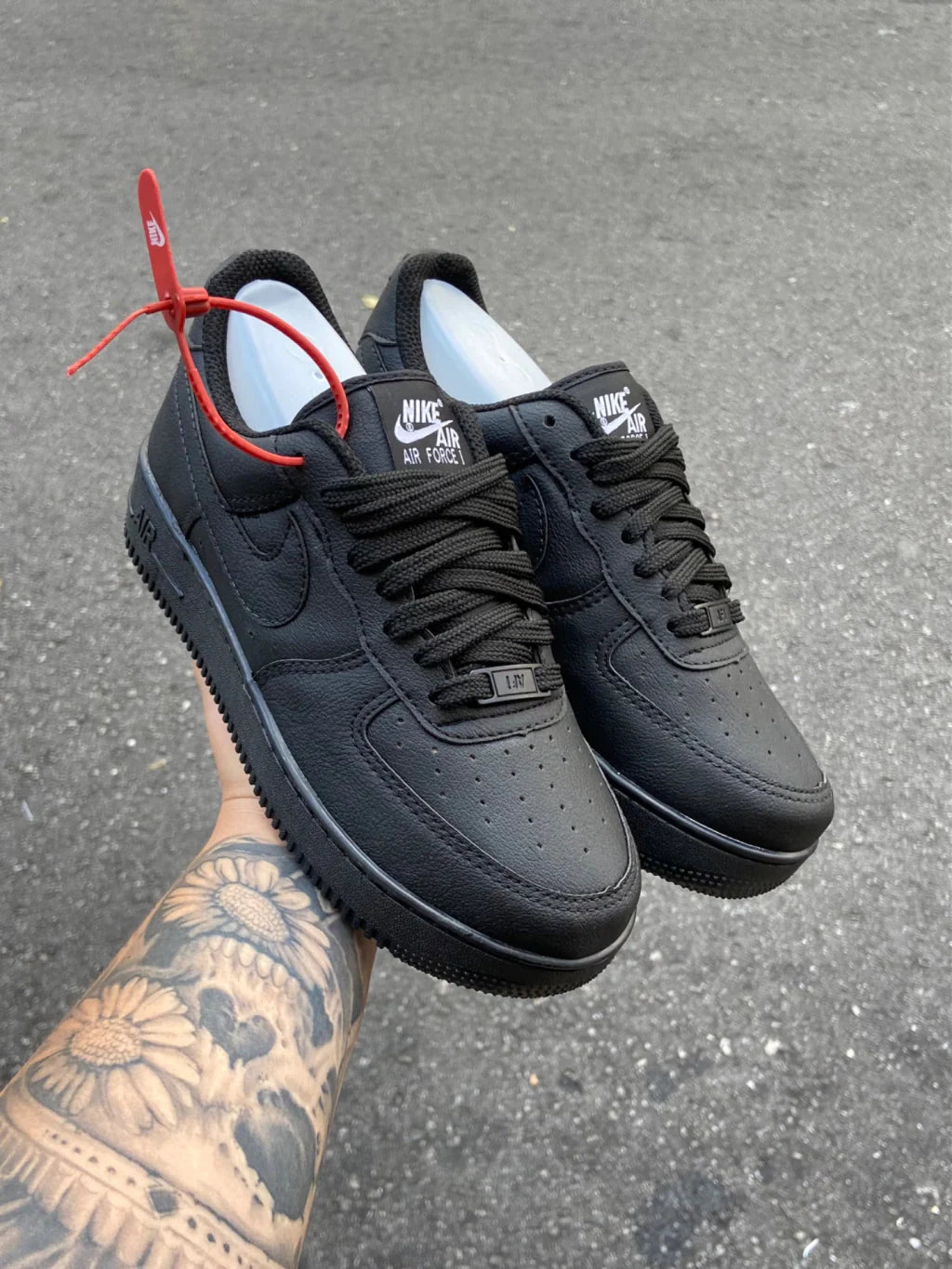 Nike Air Force 1 - Preto Couro Clássico