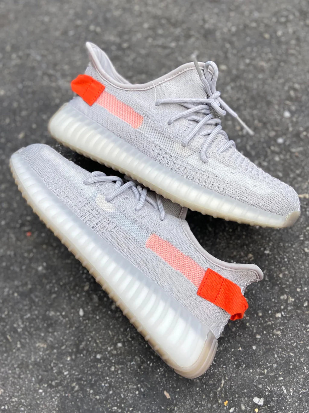 Adidas Yeezy Boost 350 V2 - Tail Light - Importado