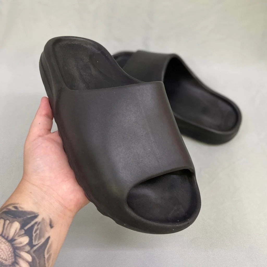 Chinelo Yeezy Slide - Black