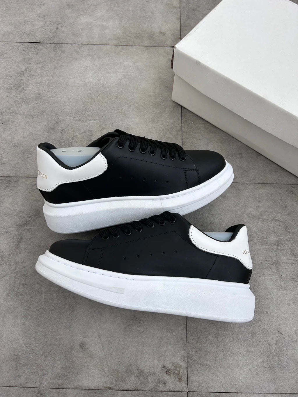 Alexander Mcqueen - Preto e Branco