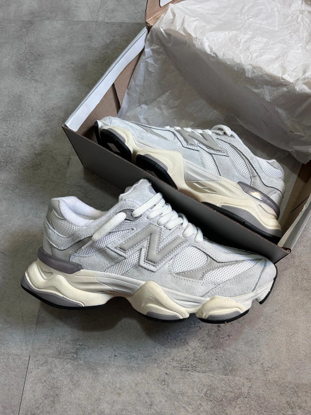 New Balance 9060 - Cinza