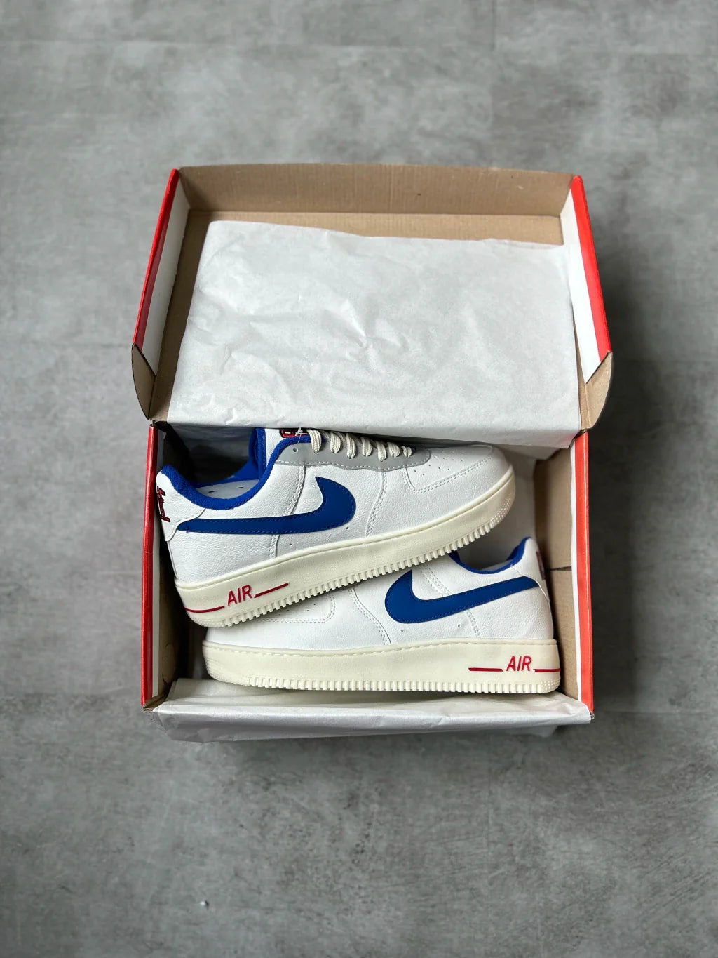 Nike Air Force 1 - Couro Branco e Azul