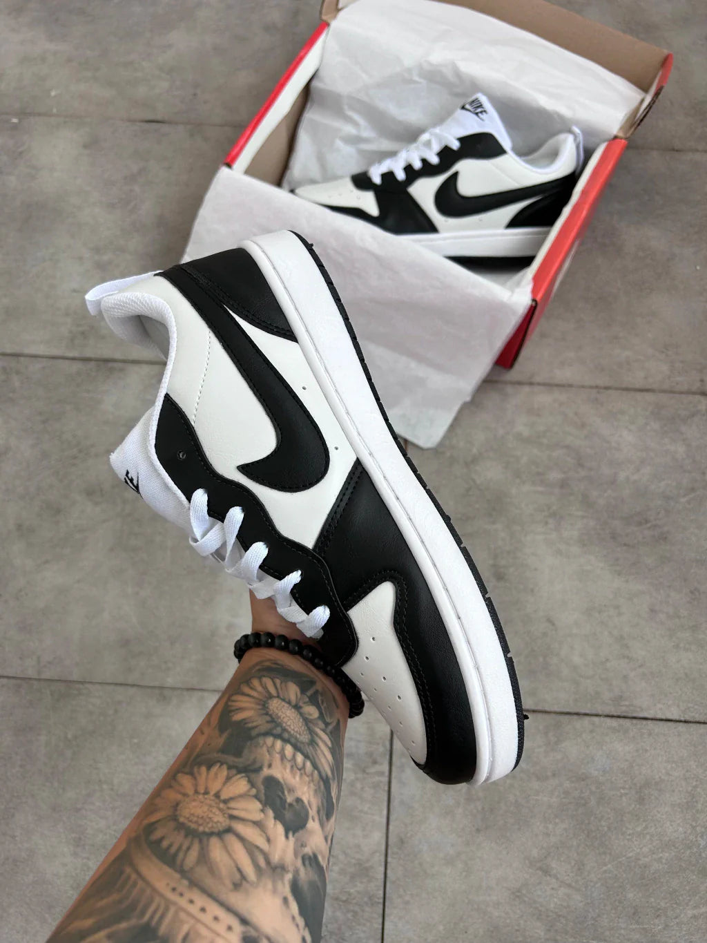 Nike Court Borough - Black and White