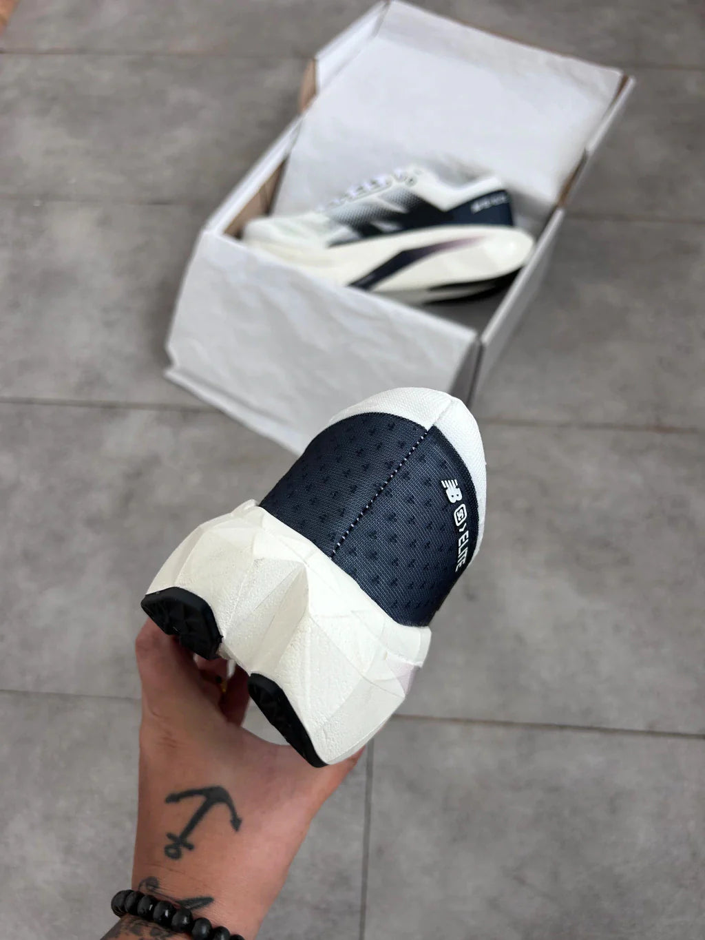 New Balance Fuelcell Rebel V4 - Branco e Preto