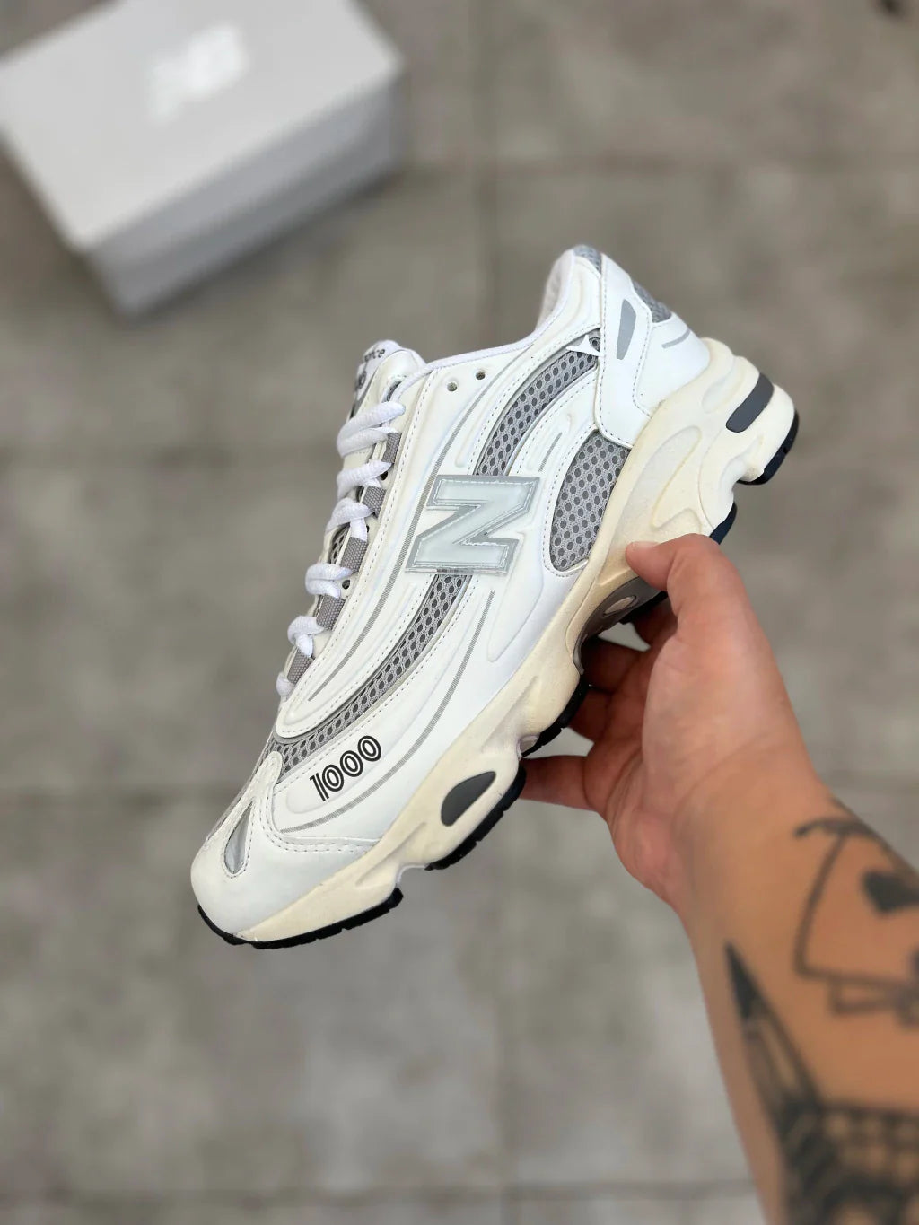 New Balance 1000 - Branco e Cinza