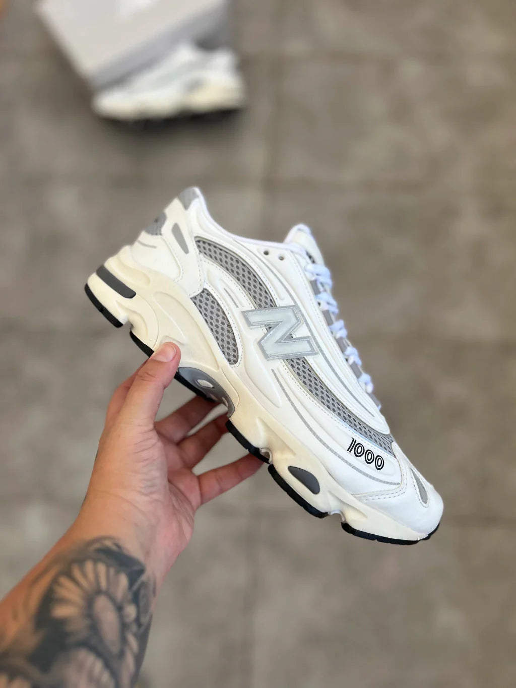 New Balance 1000 - Branco e Cinza