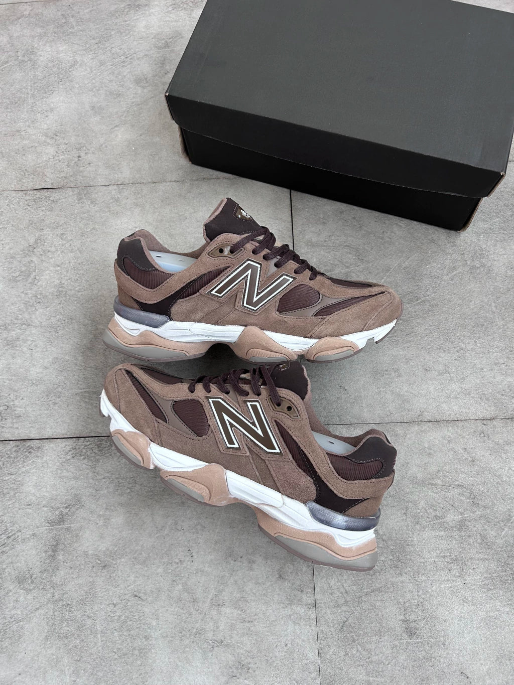 New Balance 9060 - Marrom