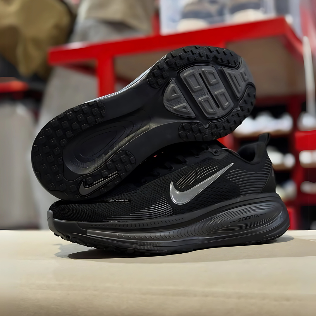 Nike Vomero 18 - Preto