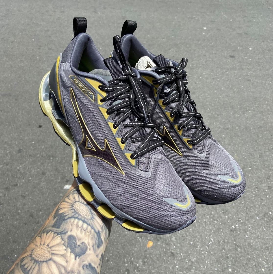 Mizuno Prophecy 11 - Cinza com Dourado
