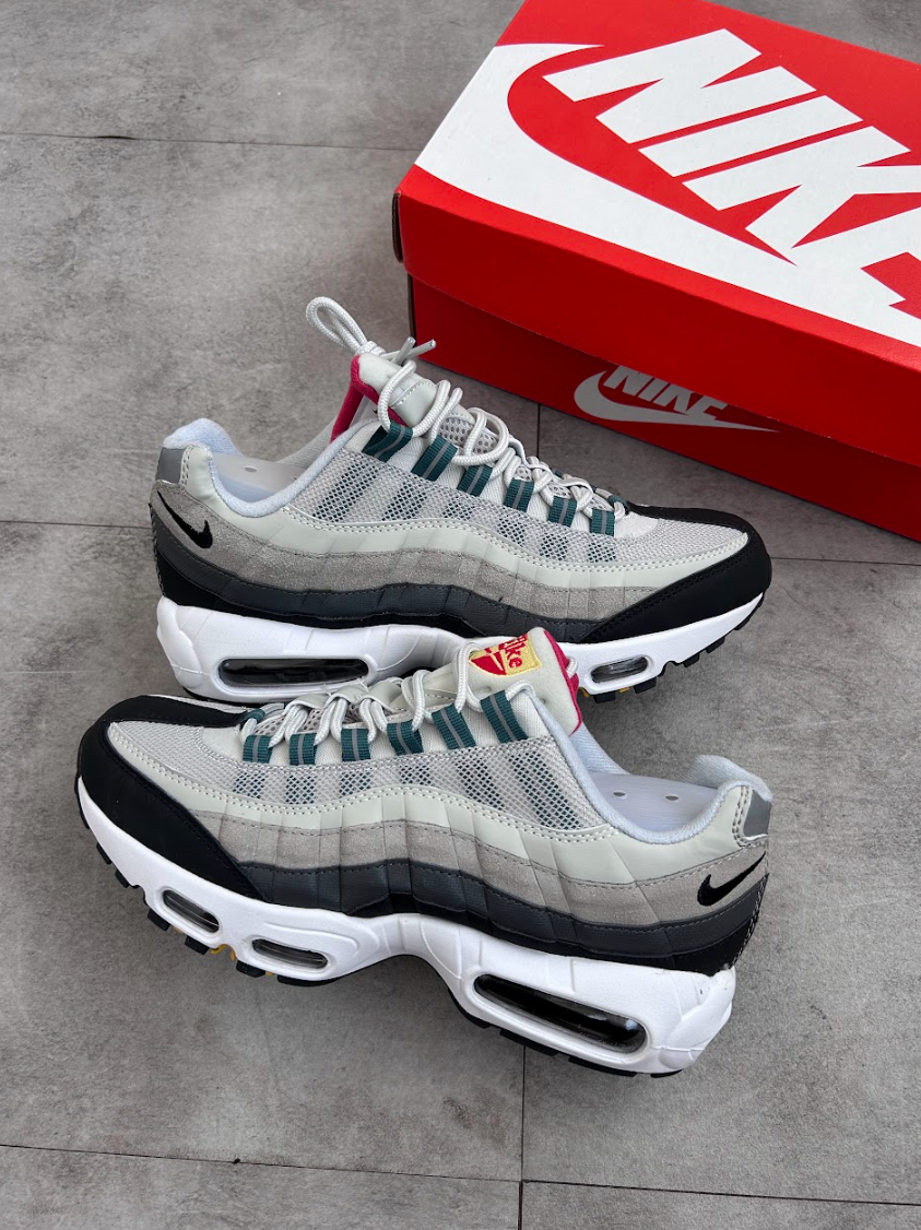 Nike Air Max 95 - Cinza, Preto e Branco