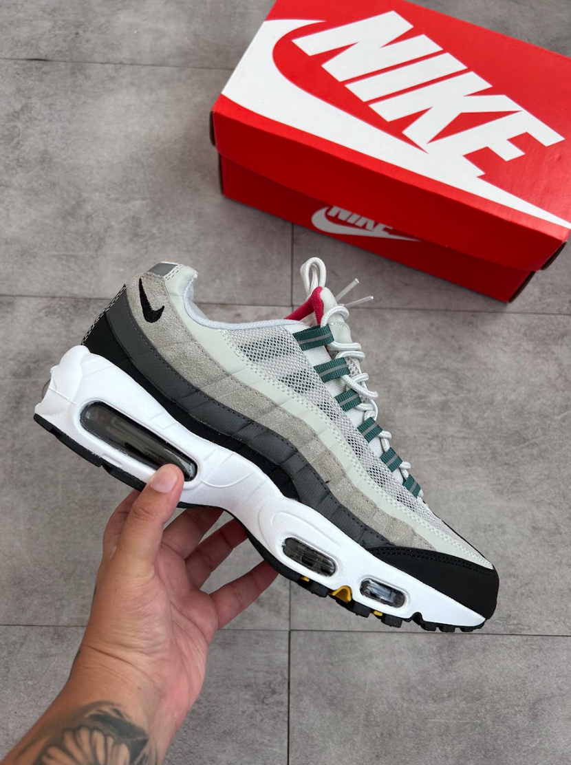 Nike Air Max 95 - Cinza, Preto e Branco