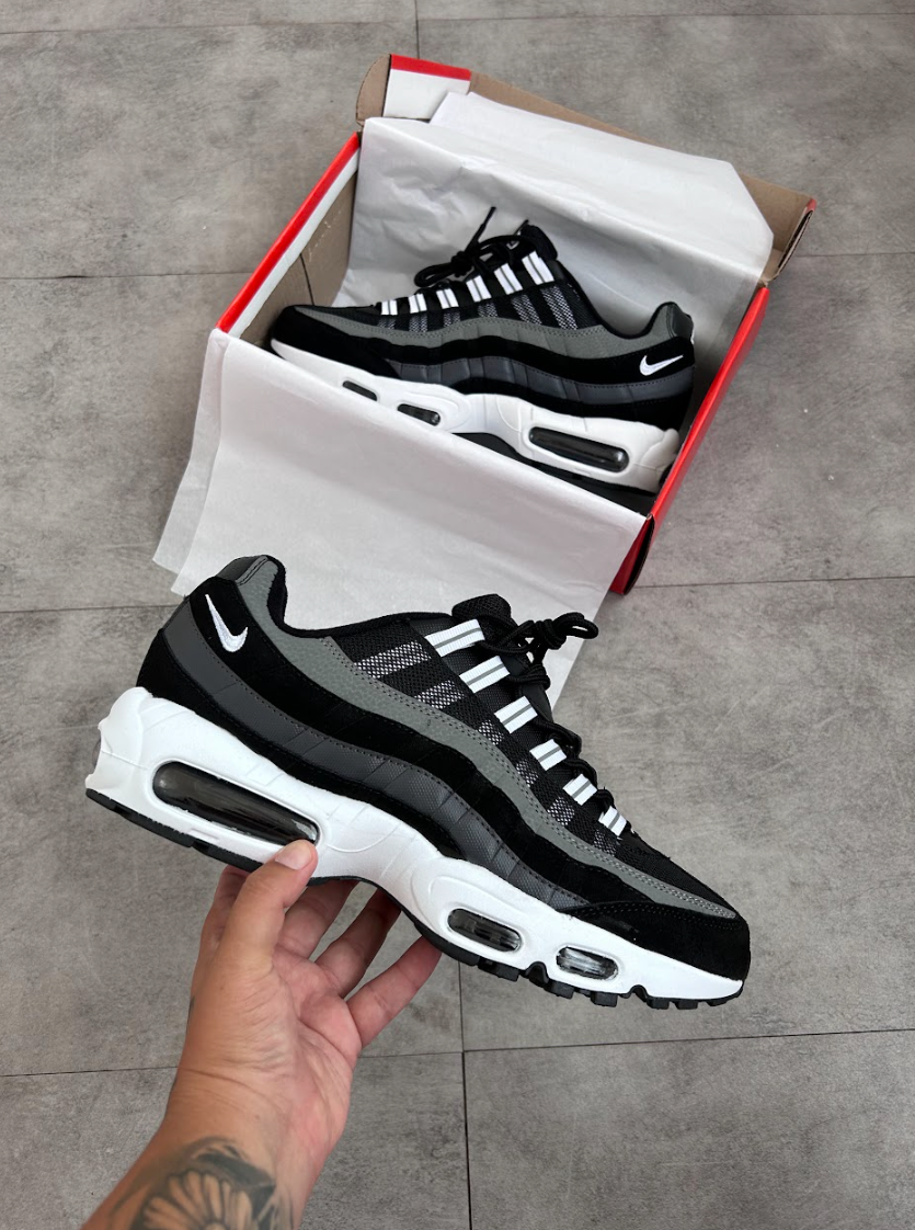 Nike Air Max 95 - Cinza e Preto
