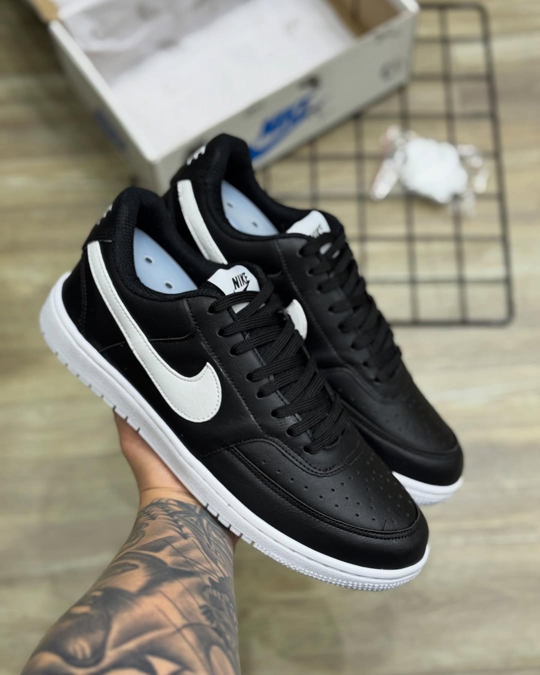 Nike Court Borough - Preto e Branco