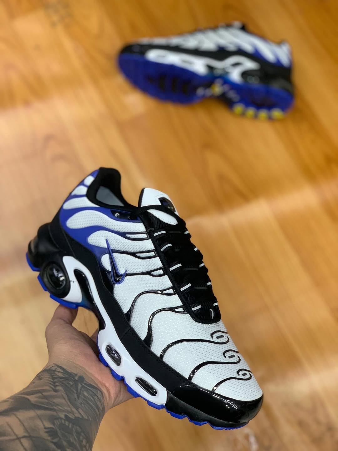 Nike Air Max TN Plus - Branco com Azul e Preto
