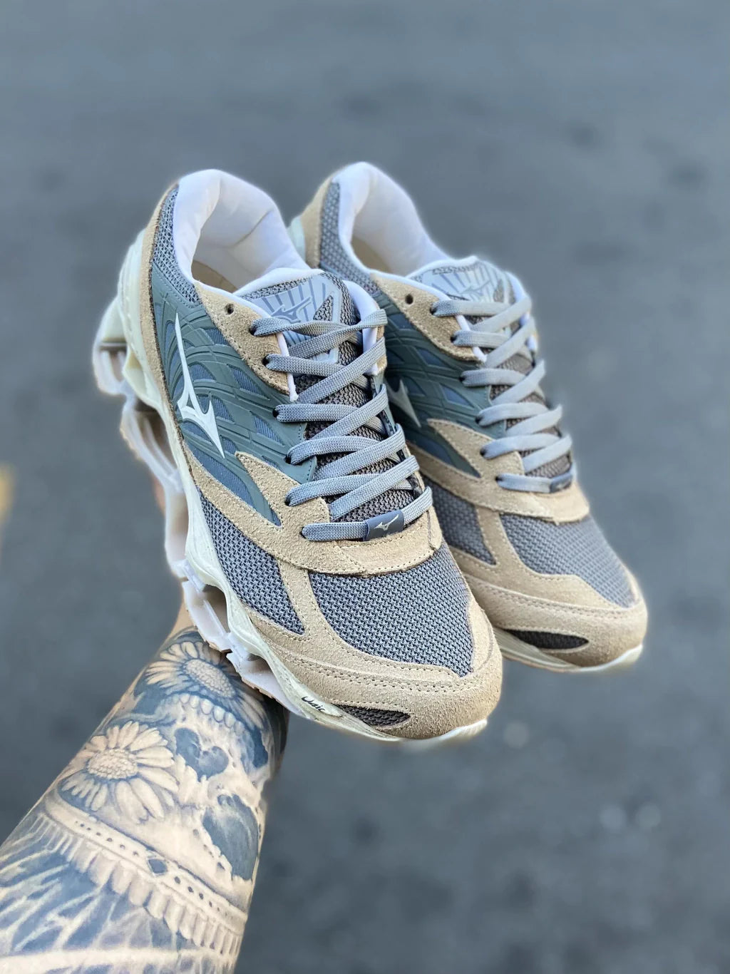 Mizuno Prophecy LS - Bege e cinza