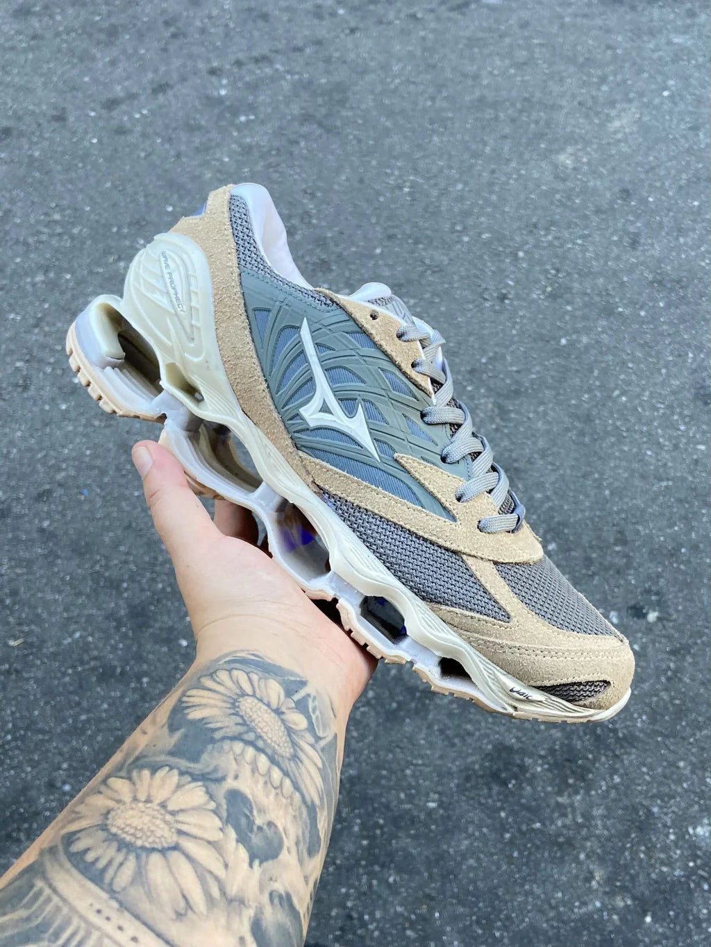 Mizuno Prophecy LS - Bege e cinza