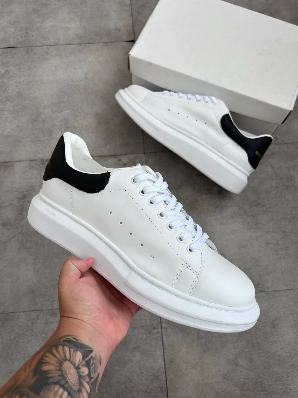 Alexander Mcqueen - Branco com Preto