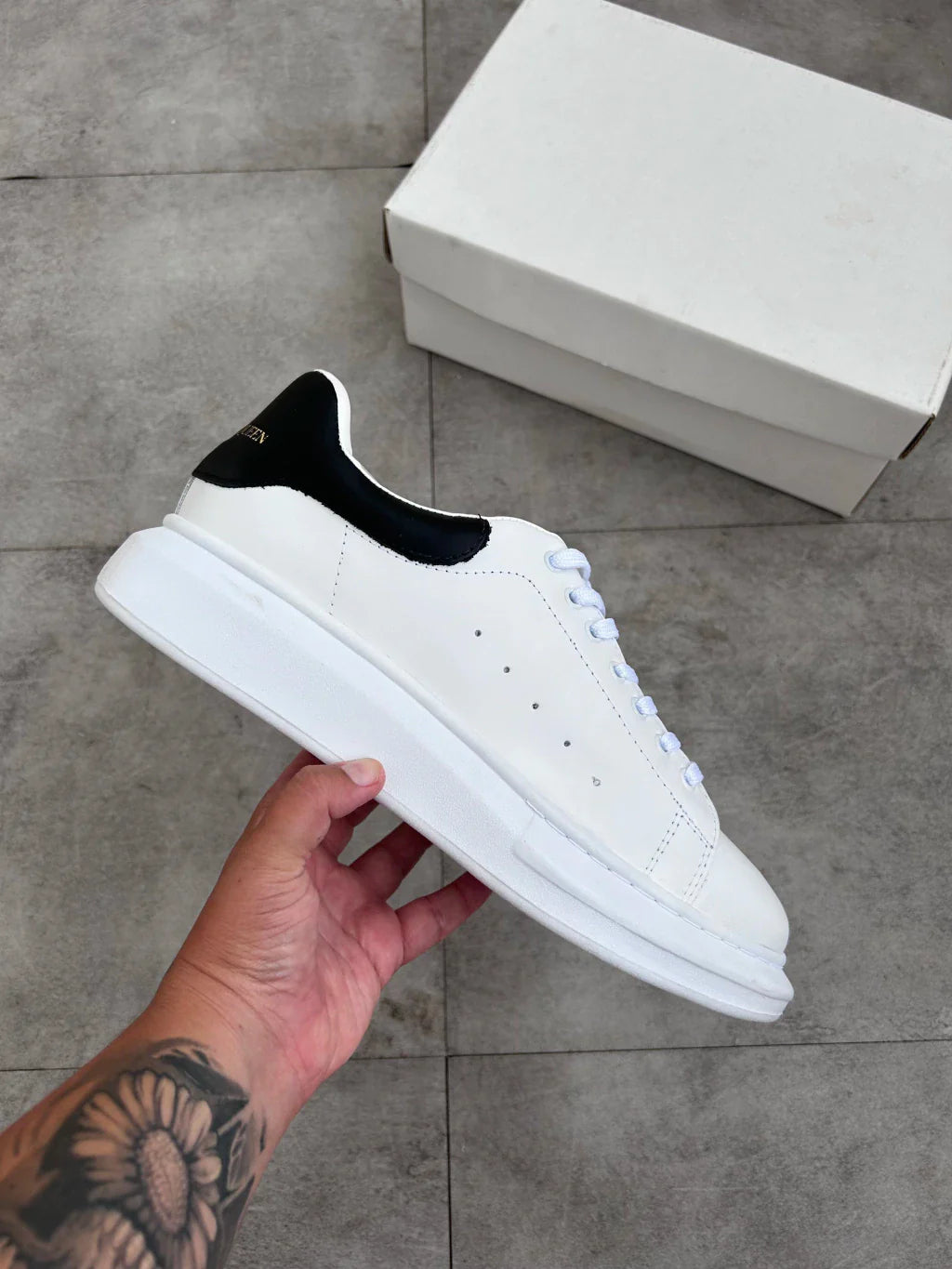 Alexander Mcqueen - Branco com Preto