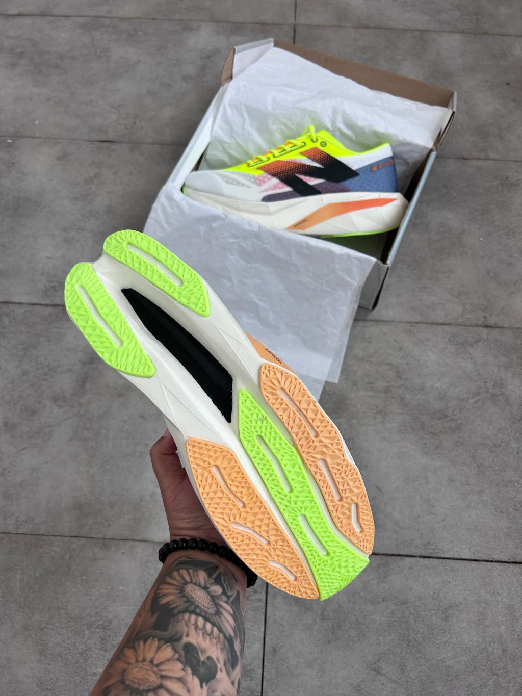 New Balance Fuelcell Rebel V4 - Verde e Laranja