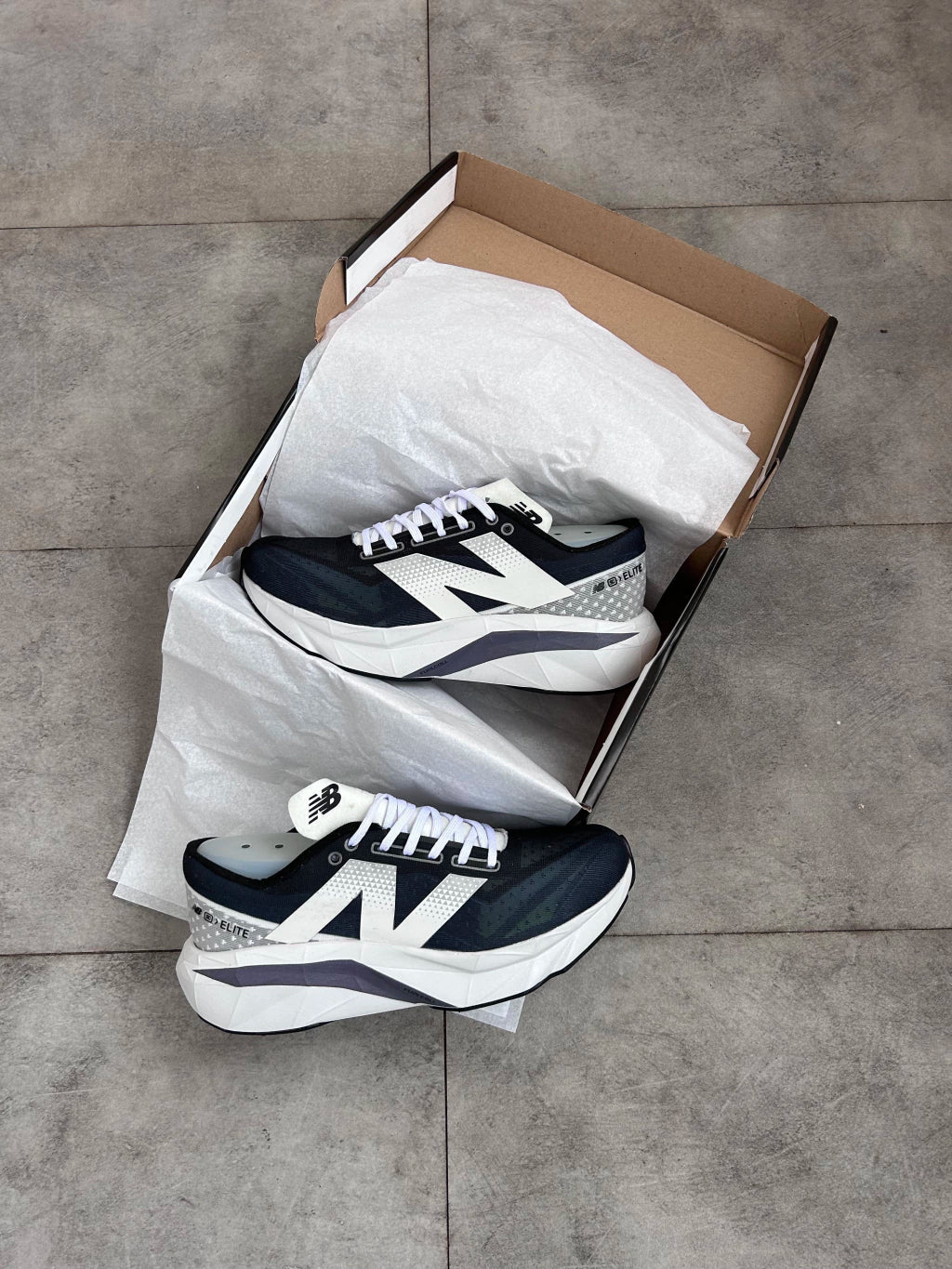 New Balance Fuelcell Rebel V4 - Branco e Azul