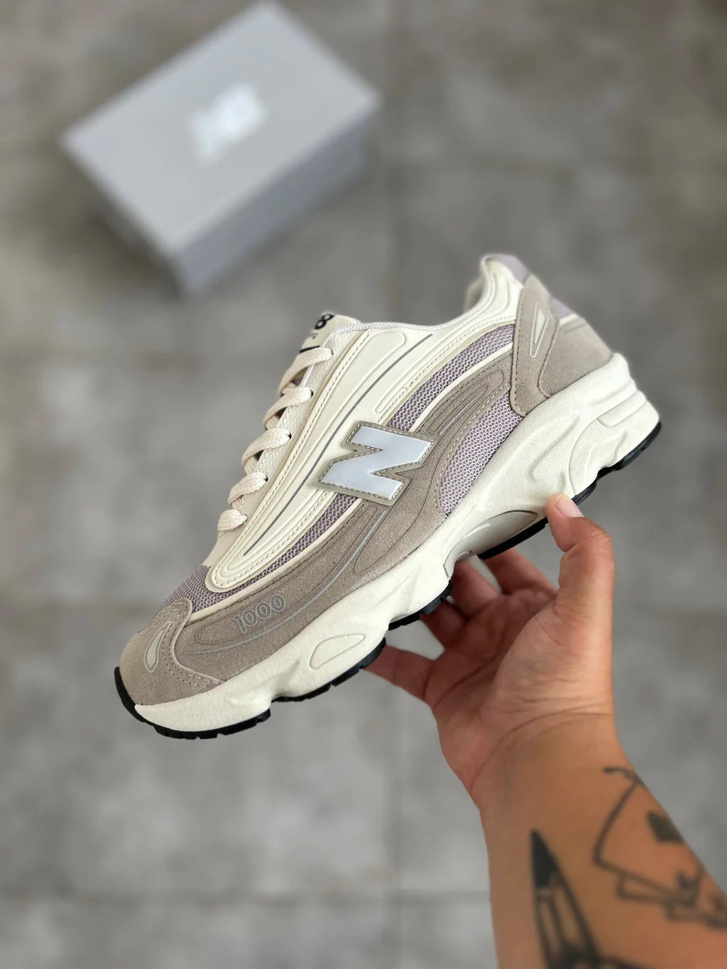 New Balance 1000 - Bege e Marrom