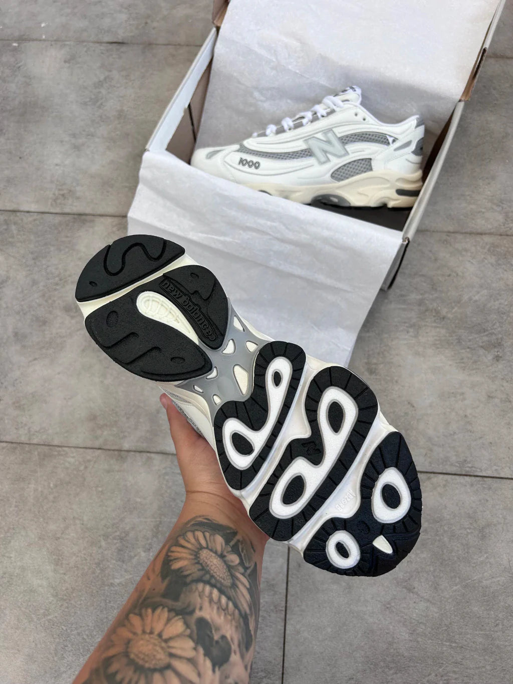 New Balance 1000 - Branco e Cinza