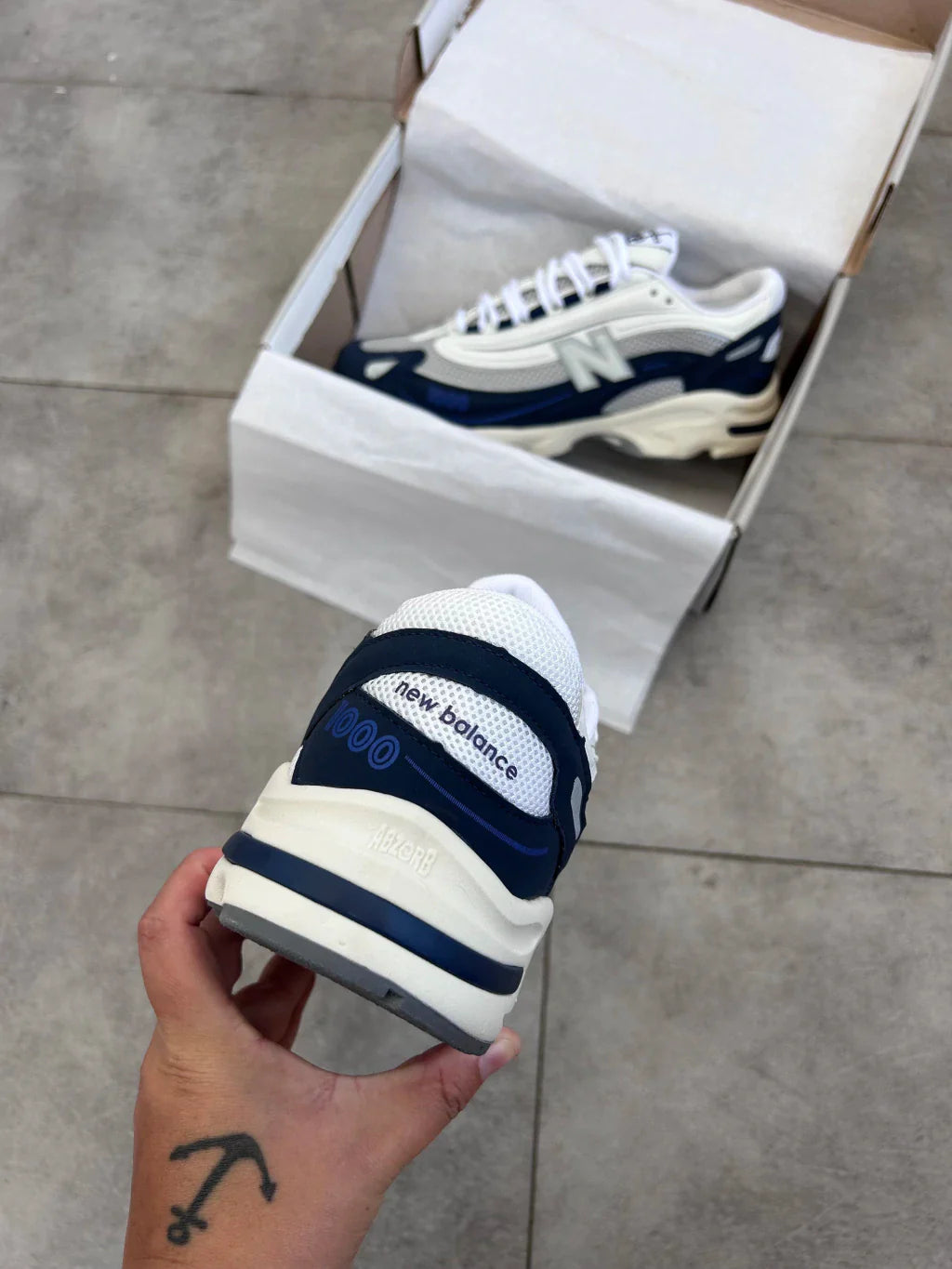 New Balance 1000 - Branco com Azul